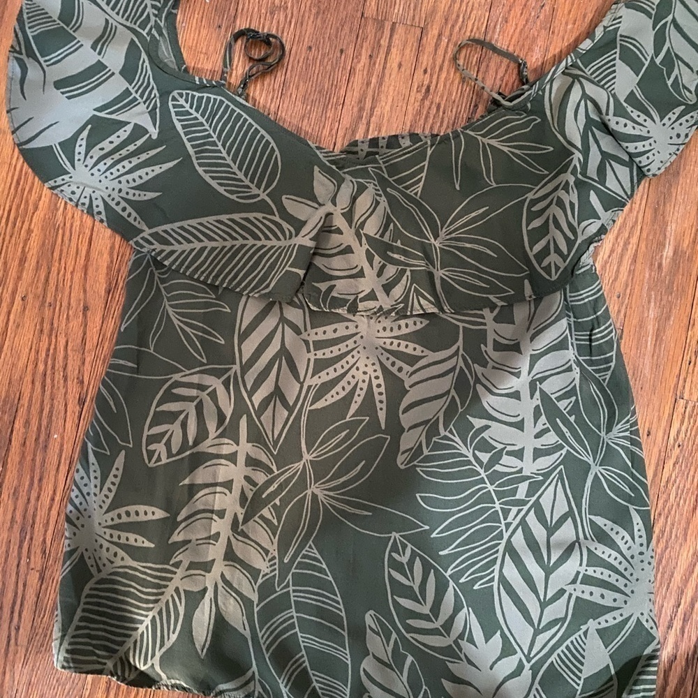 Old navy size small cold shoulder palm leaves shirt